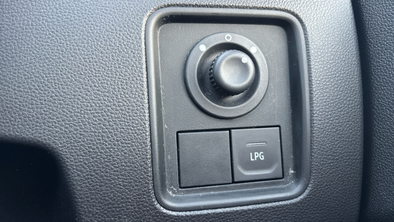 Dacia Duster 1.0 TCe 100 Comfort 5dr Bi Fuel Estate